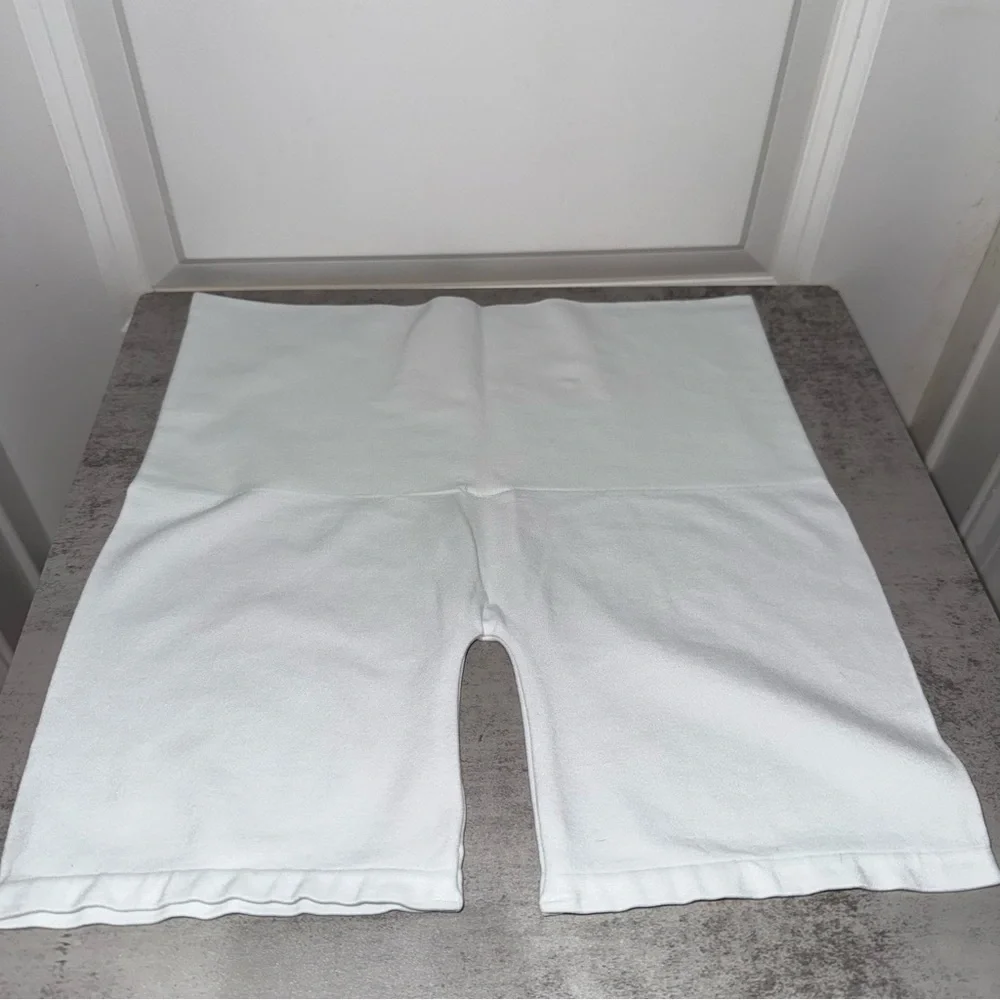 Seamless Apparel One Size - White - Picture 3 of 5
